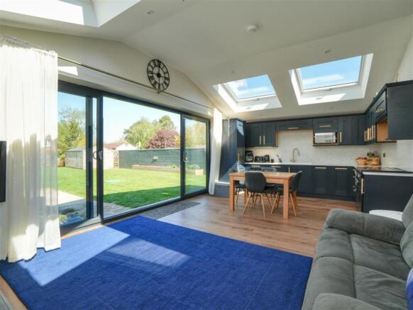 4 bed Detached for sale Image 6