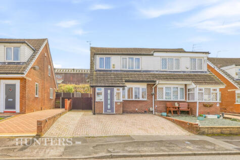 Fairfax Drive, Smithy Bridge, OL15 8RA