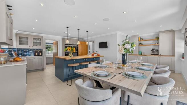 Kitchen dining