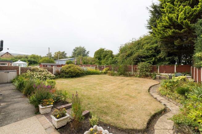 2 bed Semi-Detached Bungalow for sale Image 9