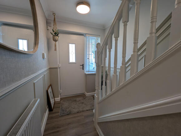 4 bed Detached to rent Image 8