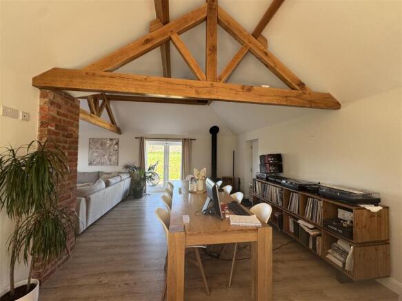 Dining area Hillcroft Barn.jpeg