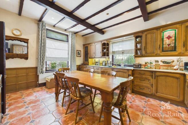 4 bed Detached for sale Image 6
