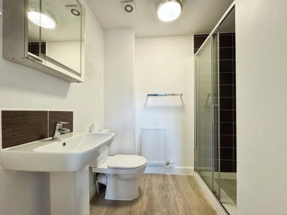 4 bed Detached to rent Image 7