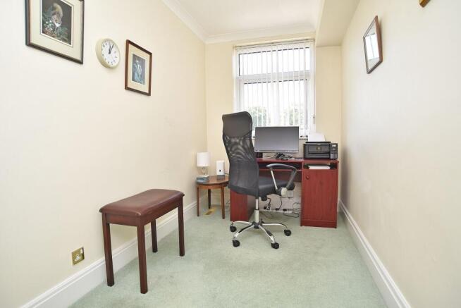 3 bed Flat for sale Image 12
