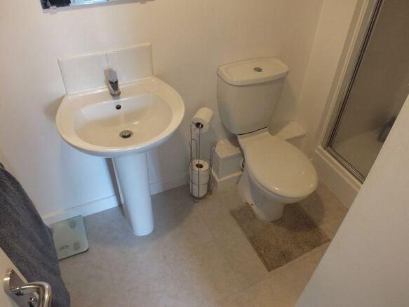 EN SUITE SHOWE...