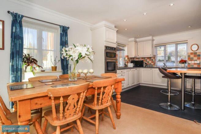 kitchen/dining...