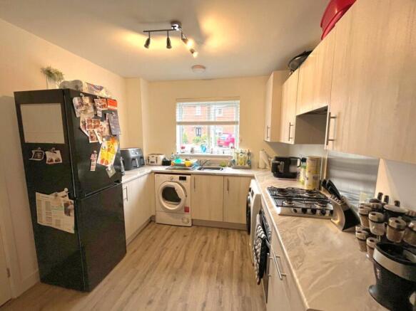 3 bed Semi-Detached for sale Image 9