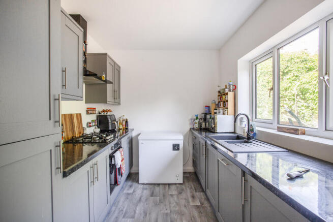 4 bed Semi-Detached for sale Image 4