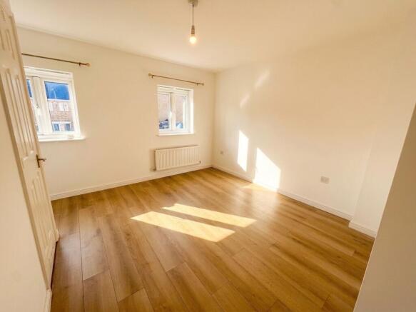 3 bed Semi-Detached to rent Image 6