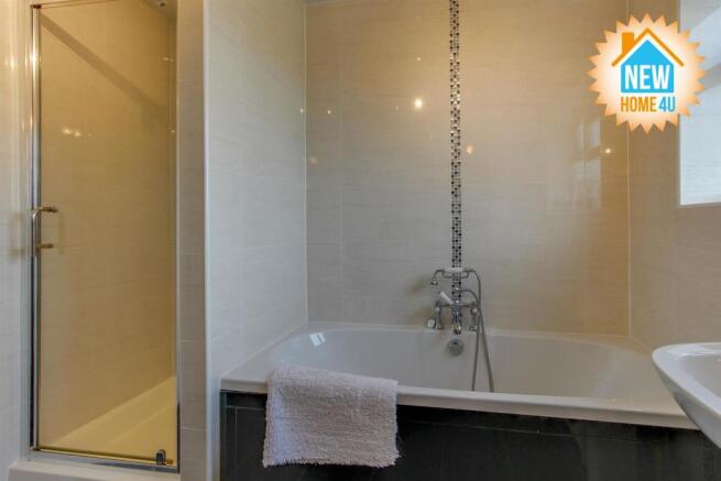 FAMILY BATHROOM: