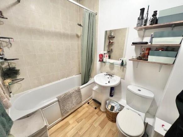 2 bed Apartment to rent Image 10
