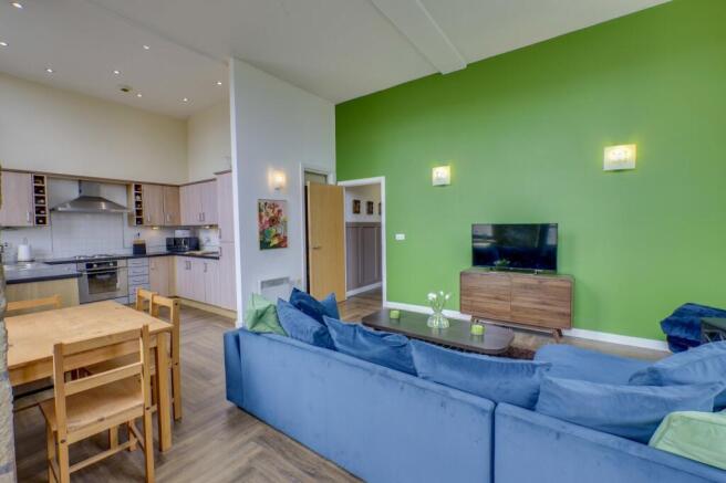 2 bed Flat for sale Image 5