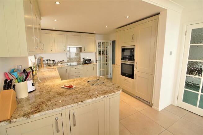 KITCHEN & DINING AREA