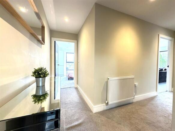 2 bed Flat for sale Image 9
