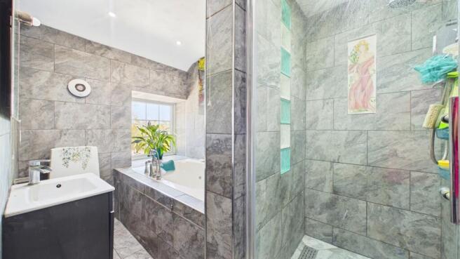 3 bed Semi-Detached for sale Image 12