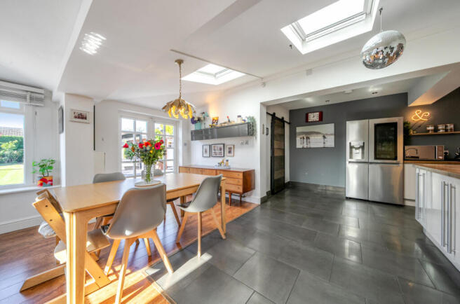 -68da82d7e0ab4-l-1357299-21-68d977fb114e4