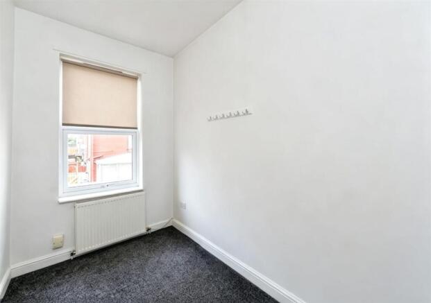2 bed Terraced to rent Image 10