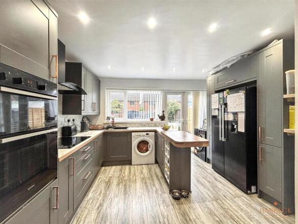3 bed Terraced for sale Image 7