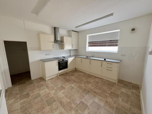 16 Salisbury Road, Lowestoft, Suffolk NR33 0HE photo 4