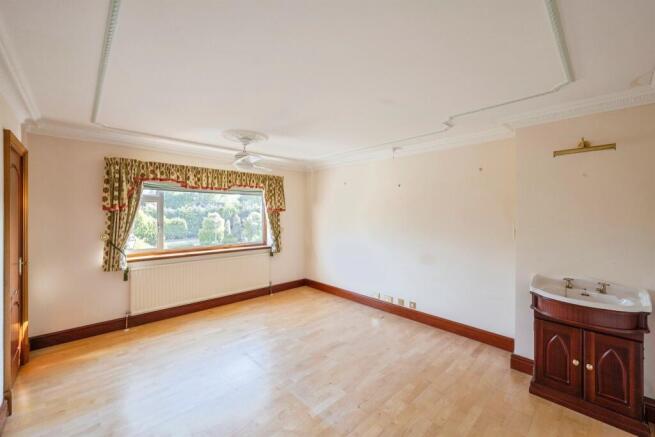 3 bed Semi-Detached for sale Image 12