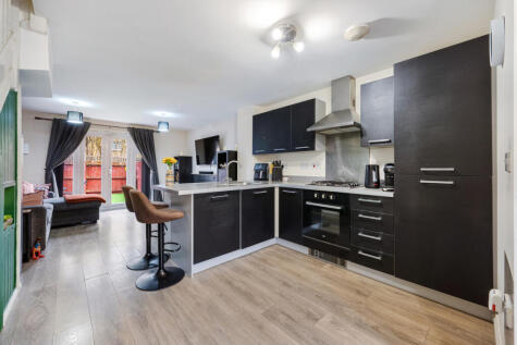 Admiral Way, Hyde, SK14
