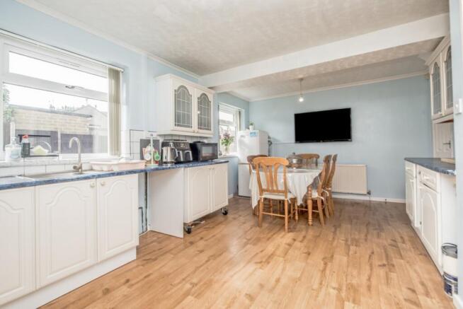 5 bed Semi-Detached for sale Image 6