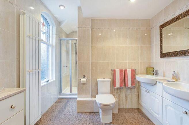 EN SUITE