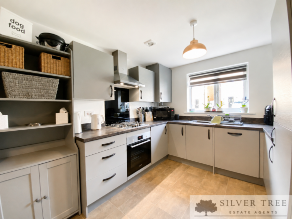 3 bed Semi-Detached for sale Image 6
