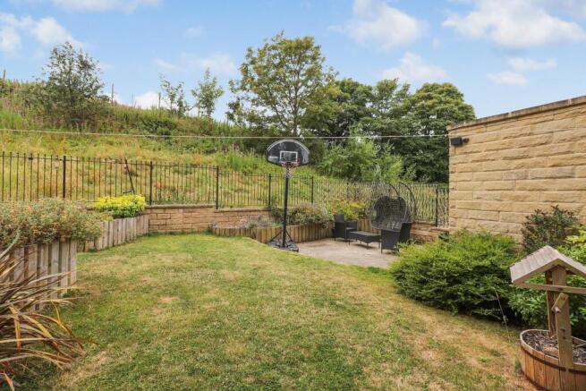 6 bed Detached for sale Image 8