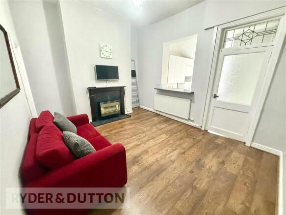 2 bed Terraced to rent Image 4