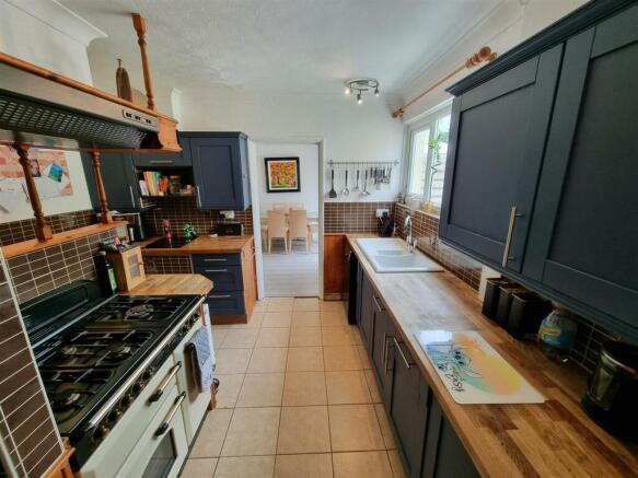 Kitchen 1.jpg