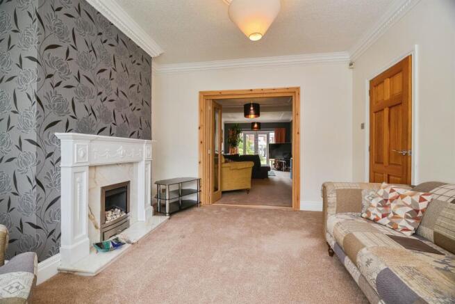 3 bed Semi-Detached for sale Image 4
