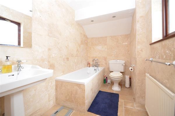 EN-SUITE BATHROOM