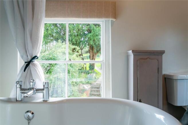 Roll Top Bath
