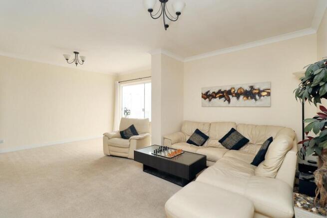 4 bed Detached for sale Image 6