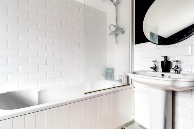 Bathroom (1).jpg