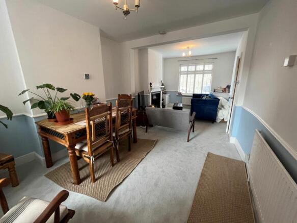 LOUNGE/DINING ROOM