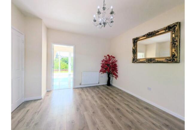 4 bed Semi-Detached for sale Image 6