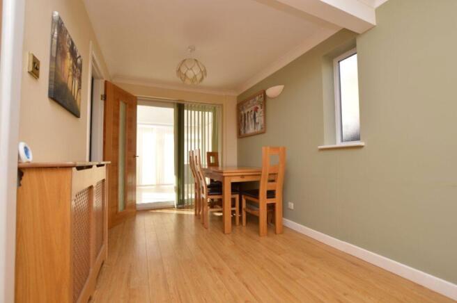 4 bed Detached to rent Image 5