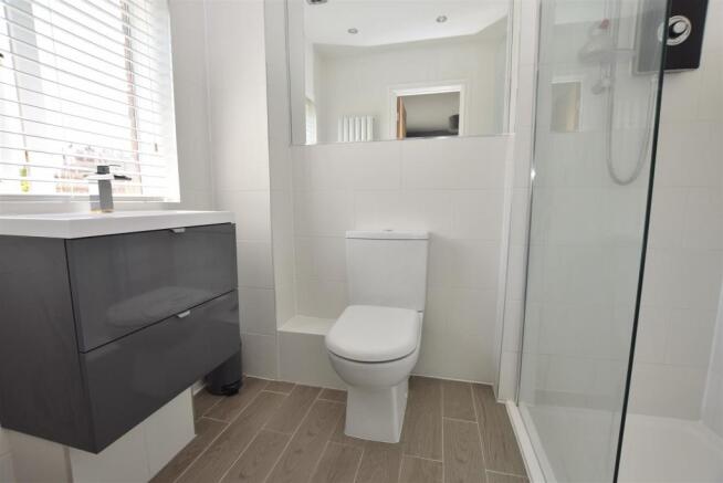 Contemporary En-Suite Shower Room