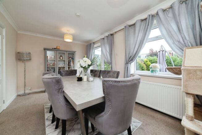 4 bed Semi-Detached for sale Image 7