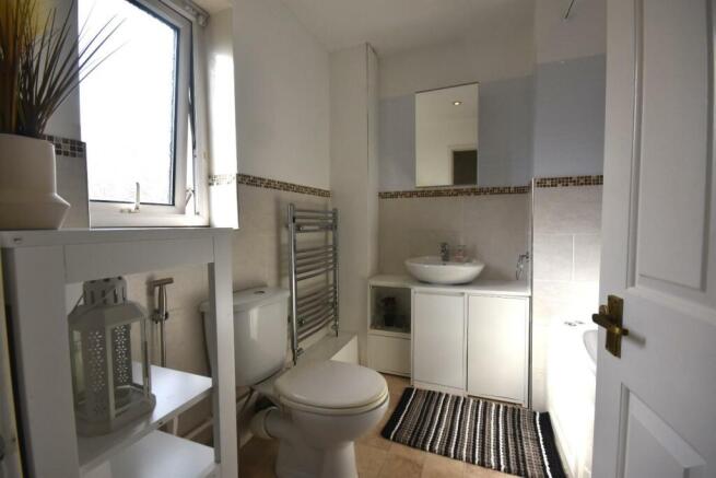 FAMILY BATHROOM SUITE