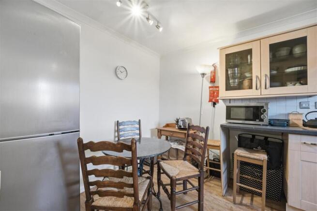 76 Tennyson Dining.jpg