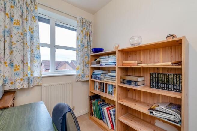 Bedroom/ office