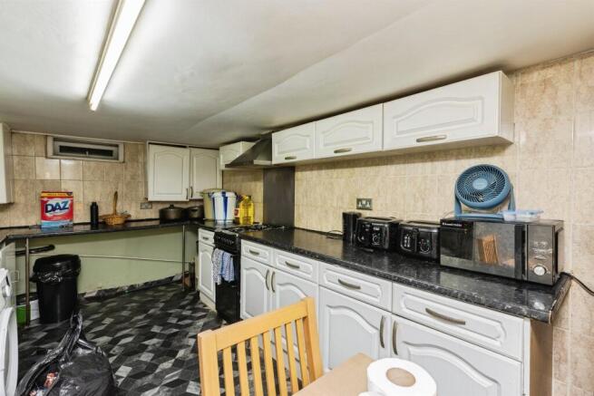 4 bed Terraced for sale Image 9