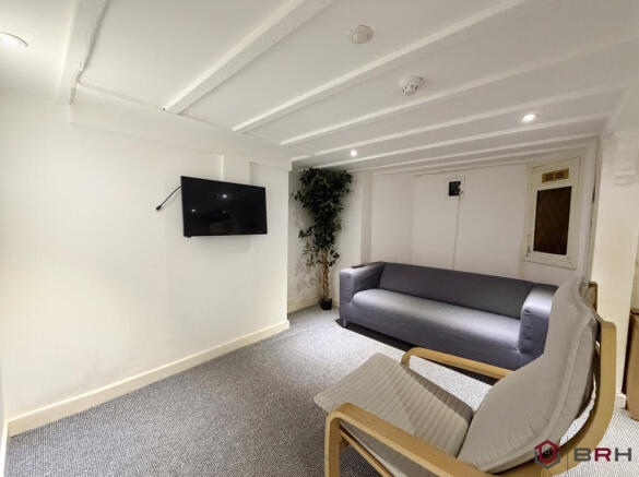 5 bed Terraced for sale Image 6