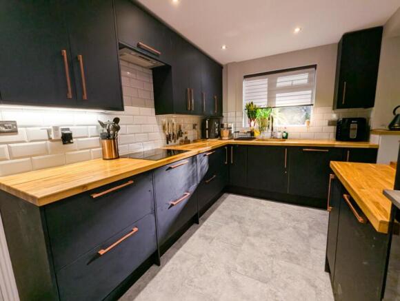 Kitchen a.jpg
