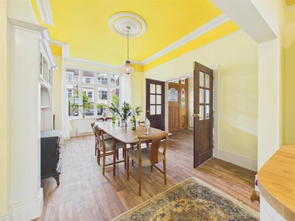 4 bed House for sale Image 9