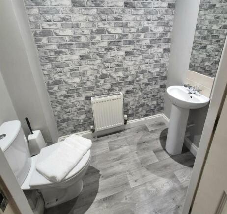 5 bed Town House for sale Image 7